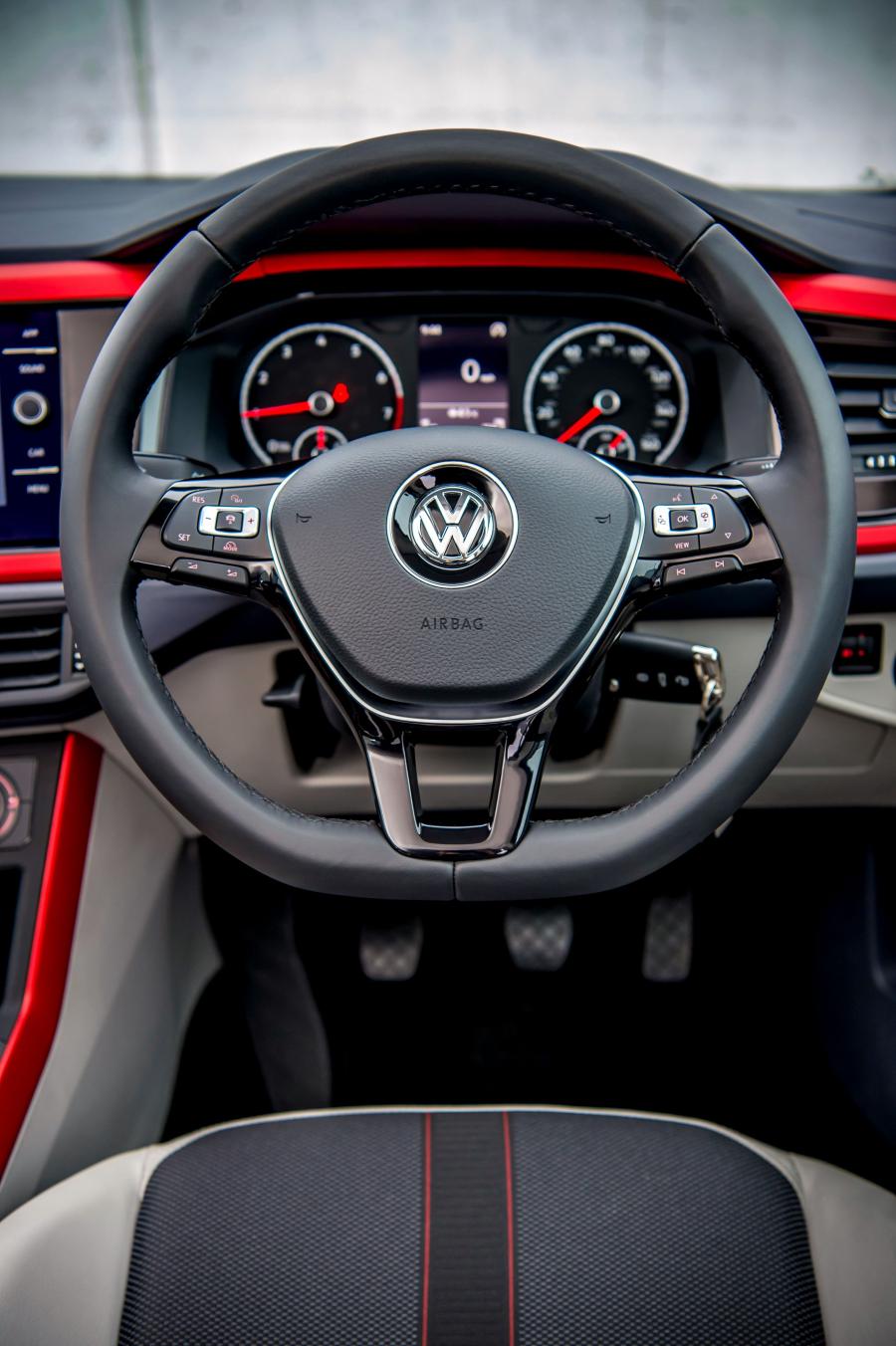 Панель приборов Volkswagen Polo Beats 2017 года  (UK) (фото 25 из 27)